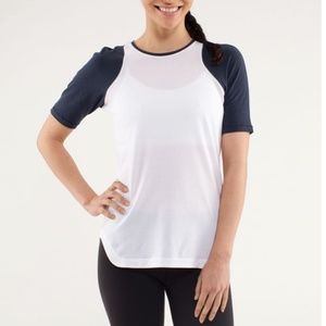 Lululemon Short Sleeve White/Blue Clari Tee Size 4 Like New